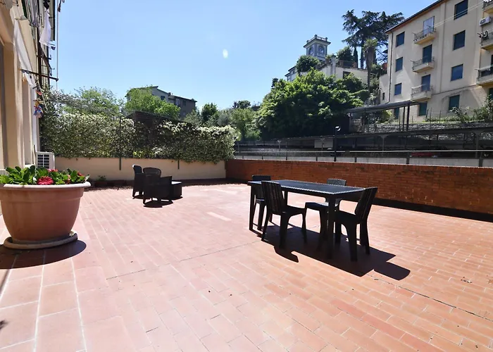 Con Ampio Terrazzo La Casa Di Nonna Iliana * סיינה